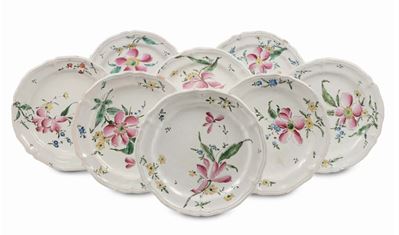 Lotto di Otto Piatti in Maiolica con Decoro alla Rosa, Ambito Emiliano (?)
