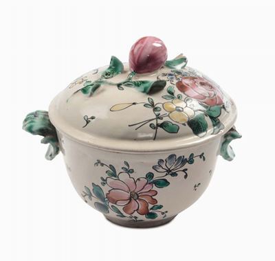 Zuccheriera in Maiolica con Decoro alla Rosa, Jacques Boselly, Savona XVIII Secolo