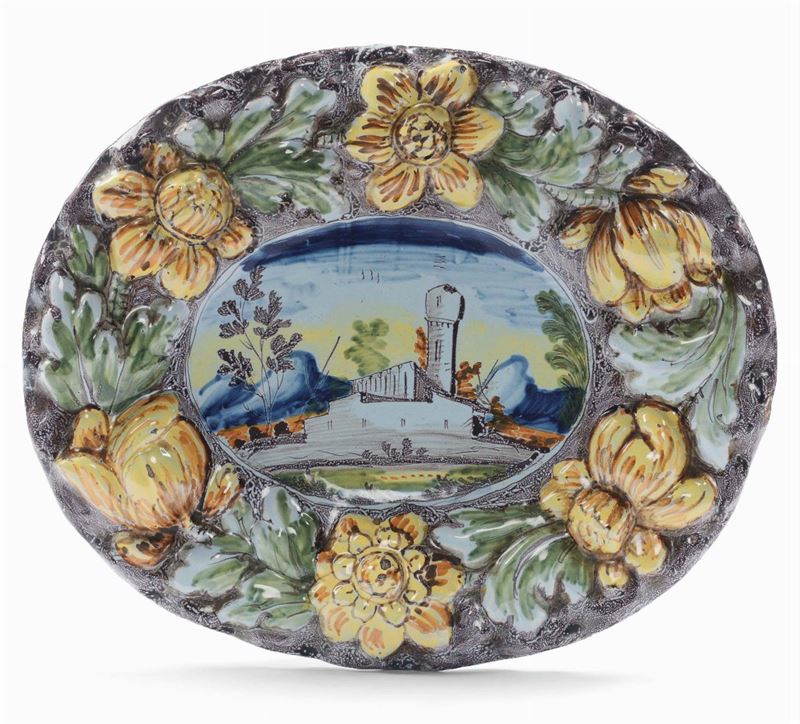 Piatto ovale in maiolica con decoro a paesaggio, Pavia XVIII secolo  - Asta Maioliche Italiane dal XVI al XVIII Secolo - Cambi Casa d'Aste