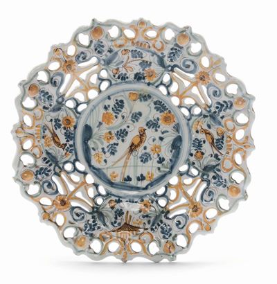 Sottocoppa Traforata in Maiolica a Decoro Naturalistico Policromo, Savona XVII Secolo