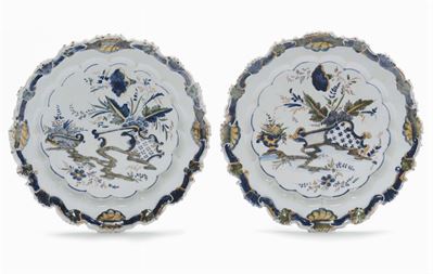 Coppia di Piatti in Maiolica con Decoro a Ponticello, Bassano XVIII Secolo