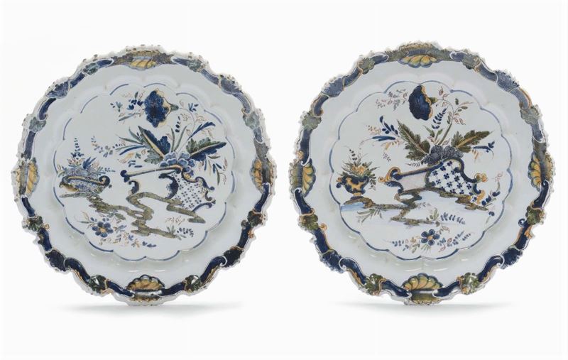 Coppia di piatti in maiolica con decoro a ponticello, Bassano XVIII secolo  - Asta Maioliche Italiane dal XVI al XVIII Secolo - Cambi Casa d'Aste