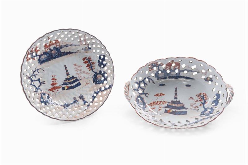 Piattino e crespina in maiolica traforate con decoro a pagode, Milano XVIII secolo  - Auction Italian Majolica from 16th to 18th Century - Cambi Casa d'Aste