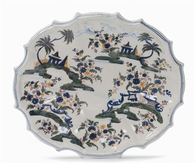 Vassoio in Maiolica Sagomato con Decoro a Ponticello, Bassano XVIII Secolo