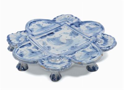 Centrotavola Polilobato in Maiolica con Decoro “a Tappezzeria”, Albisola XVII Secolo