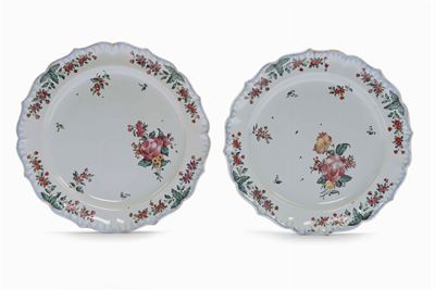 Coppia di Piatti in Maiolica con Decoro alla Rosa, Antonibon, Nove, XVIII Secolo