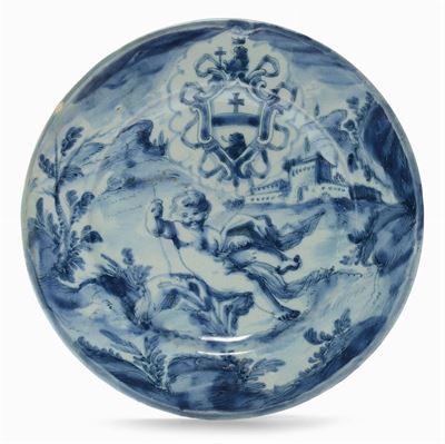 Piatto in Maiolica Decorato “a Scenografia Barocca”, Savona XVIII Secolo