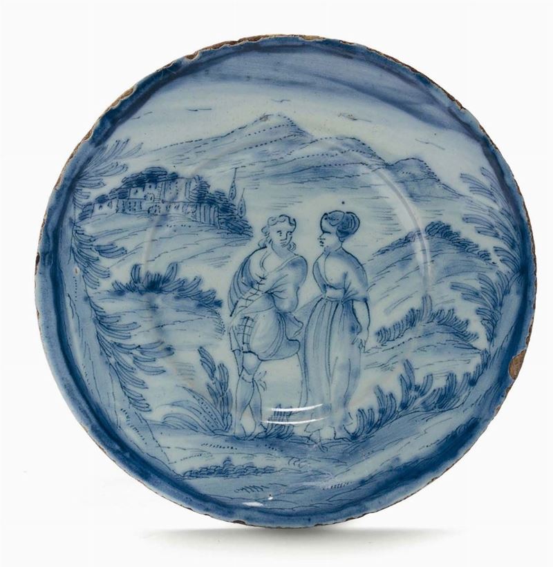 Piatto in maiolica decorato “a scenografia barocca”, Savona XVIII secolo  - Asta Maioliche Italiane dal XVI al XVIII Secolo - Cambi Casa d'Aste