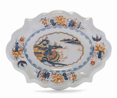 Vassoio Ovale in Maiolica con Decoro Policromo, Faenza XVIII Secolo