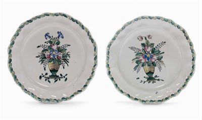 Coppia di Piatti in Maiolica a Decoro Policromo Floreale, Jacques Boselly, Savona XVIII Secolo