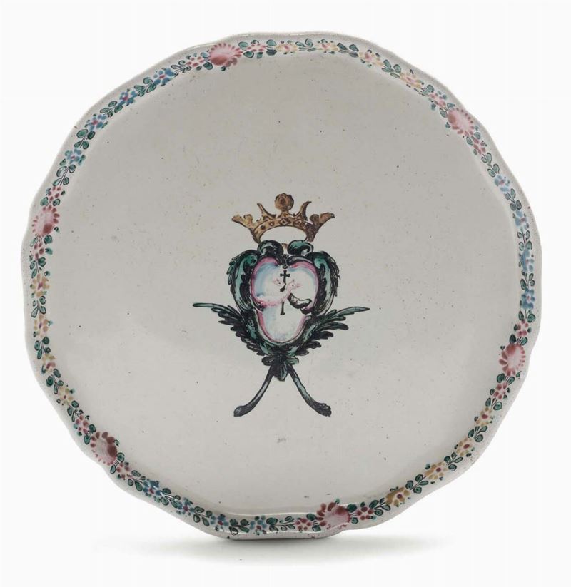 Sottocoppa in maiolica con stemma centrale, Jacques Boselly, Savona XVIII secolo  - Asta Maioliche Italiane dal XVI al XVIII Secolo - Cambi Casa d'Aste