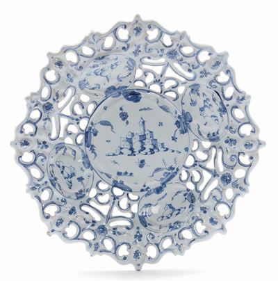 Sottocoppa Traforata in Maiolica Traforata con Decoro “a Tappezzeria”, Savona XVII Secolo