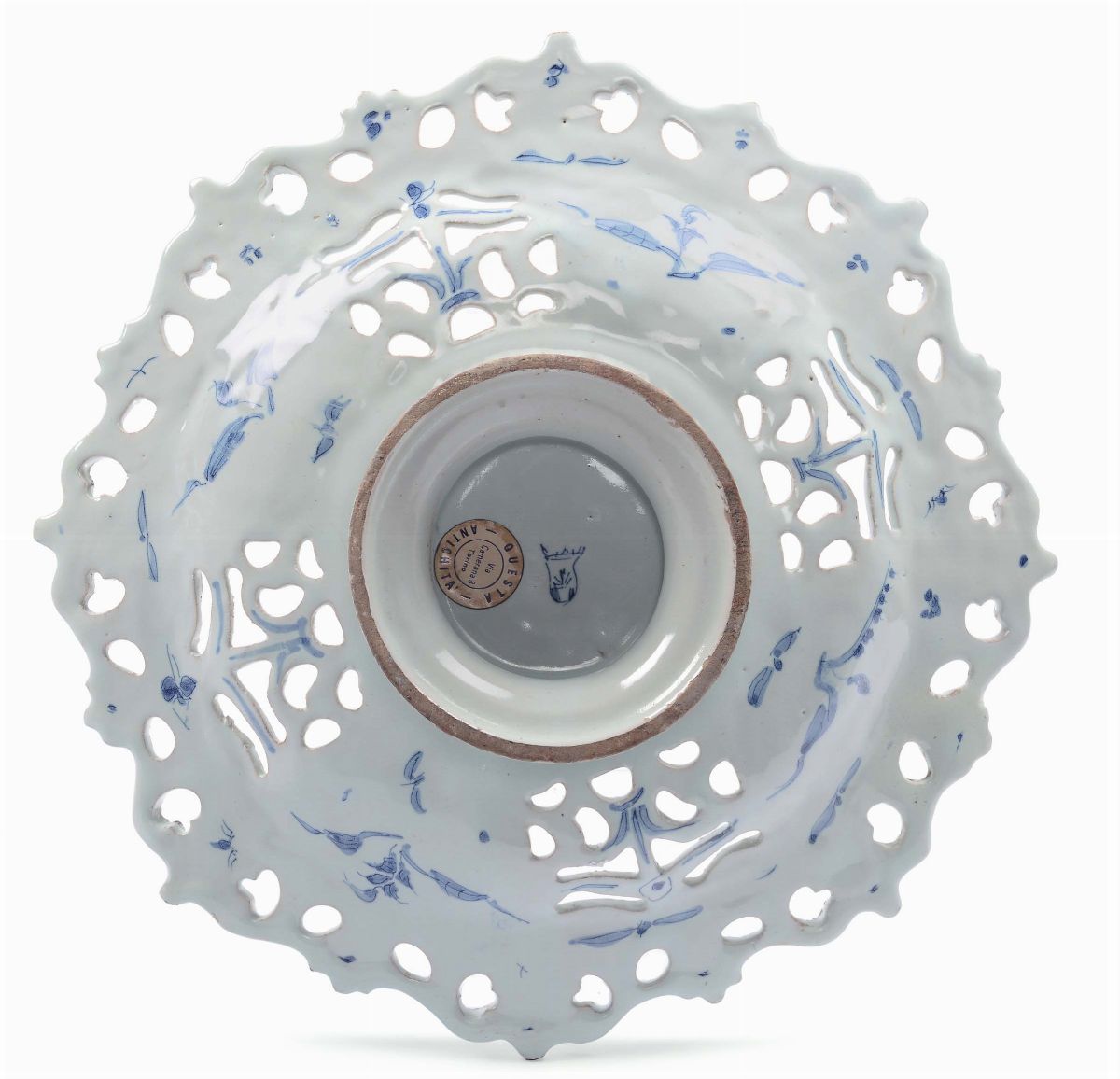 Sottocoppa Traforata in Maiolica Traforata con Decoro “a Tappezzeria”, Savona XVII Secolo