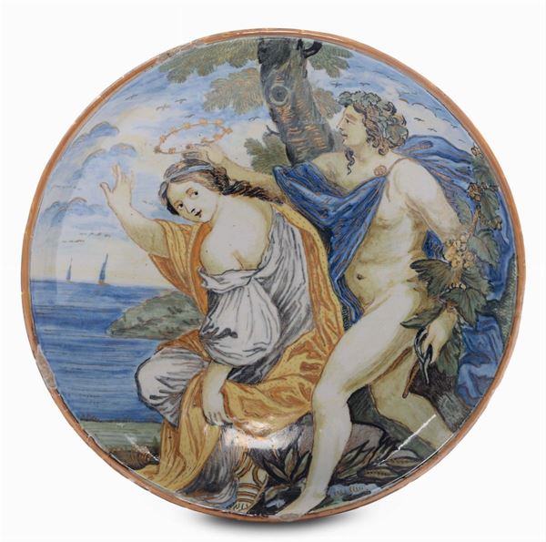 Piattino in maiolica raffigurante Bacco e Arianna con dorature, Castelli XVIII secolo
