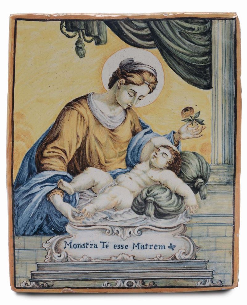 Placca in maiolica raffigurante Madonna con Bambino, Castelli XVIII secolo  - Asta Maioliche Italiane dal XVI al XVIII Secolo - Cambi Casa d'Aste