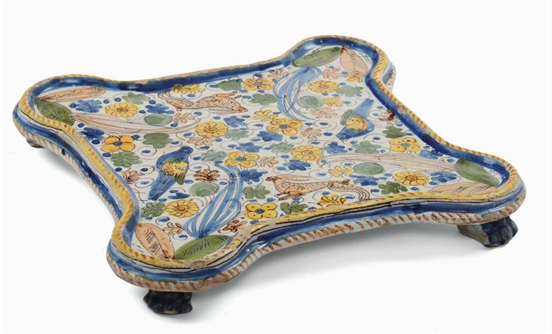 Arredo di mensa a decorazione naturalistica policromo, XVIII secolo  - Asta Maioliche Italiane dal XVI al XVIII Secolo - Cambi Casa d'Aste