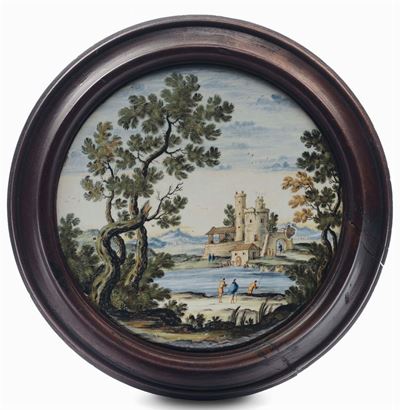 Disco in Maiolica Raffigurante Paesaggio e Figurette, Castelli XVIII Secolo