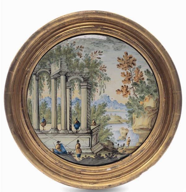 Coppia di dischi in maiolica raffiguranti paesaggi con rovine e figurette, Castelli XVIII secolo