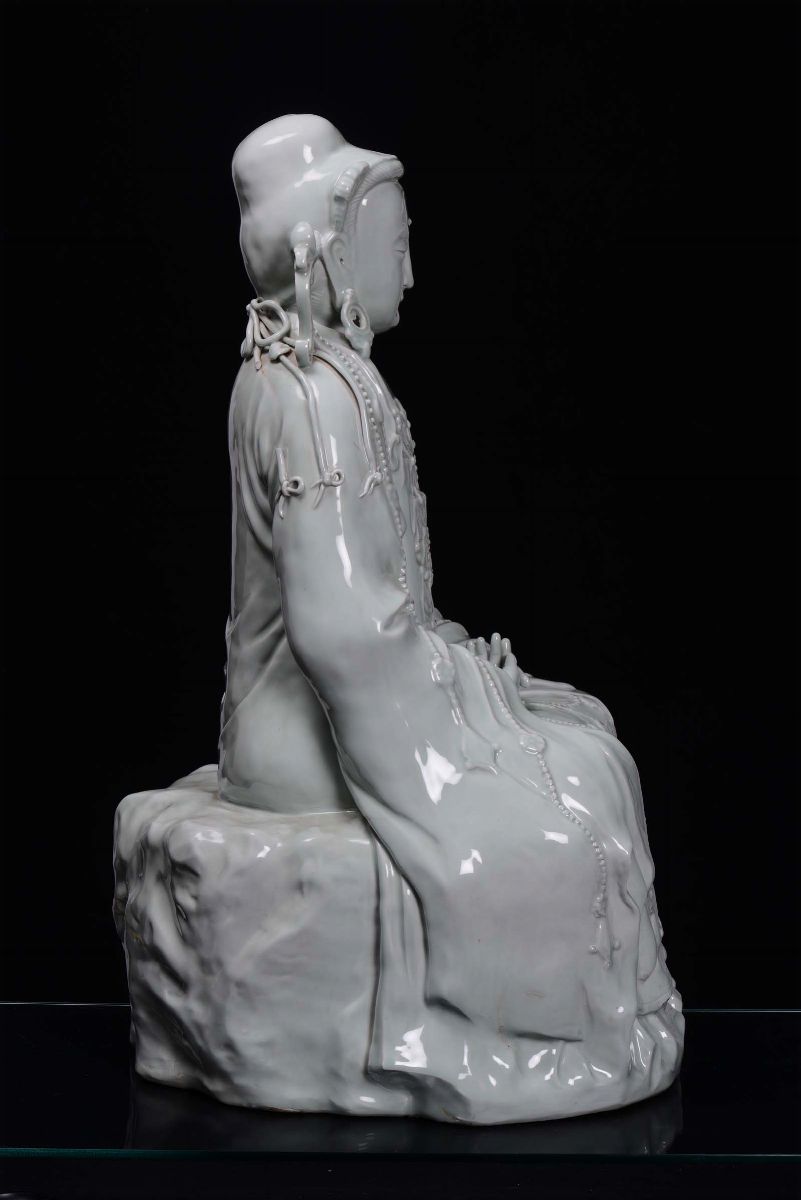 Guanyin in Porcellana Celadon, Cina