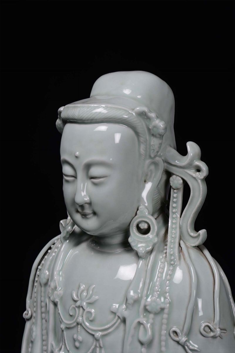 Guanyin in Porcellana Celadon, Cina