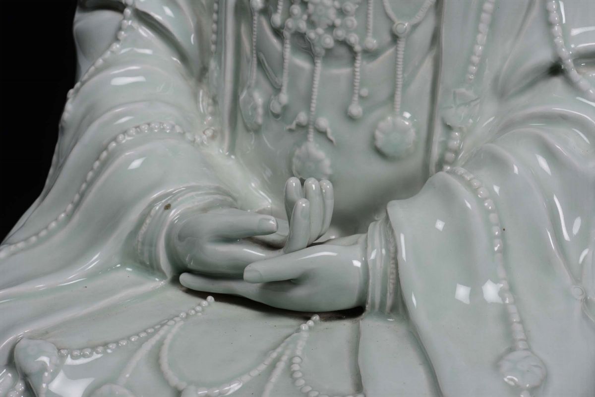 Guanyin in Porcellana Celadon, Cina