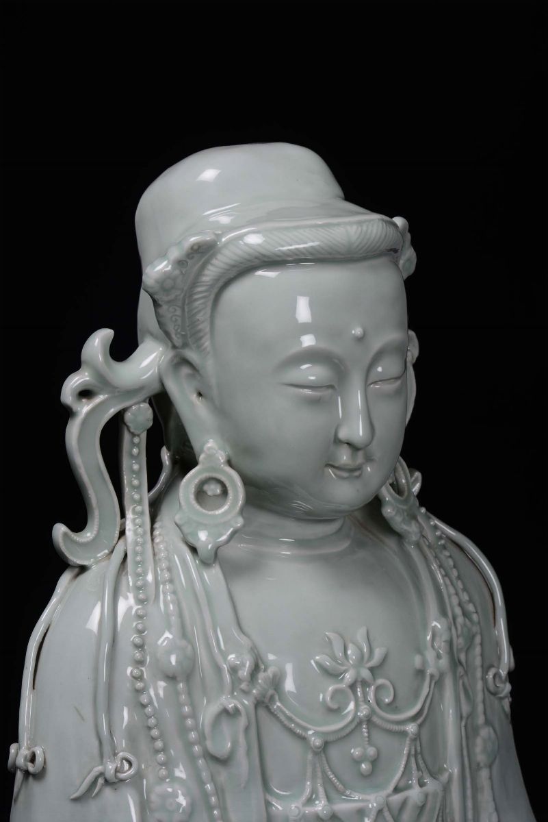 Guanyin in Porcellana Celadon, Cina