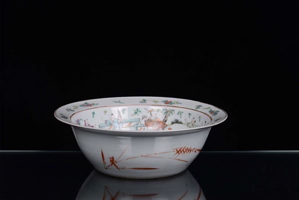 A polychrome porcelain washbasin with people, Famille-Rose, China, Republic Period, 20th century