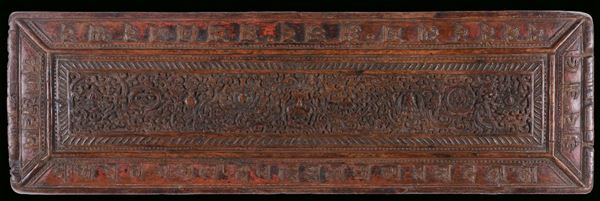 Copertina di manoscritto in legno intagliato con simboli e scritte, Tibet, XV secolo