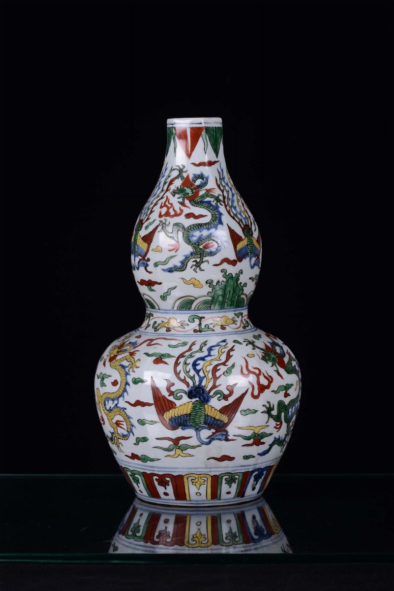 Vaso Porcellana a Doppia Zucca Decorato in Policromia con Draghi e Fenici, Cina XX Secolo