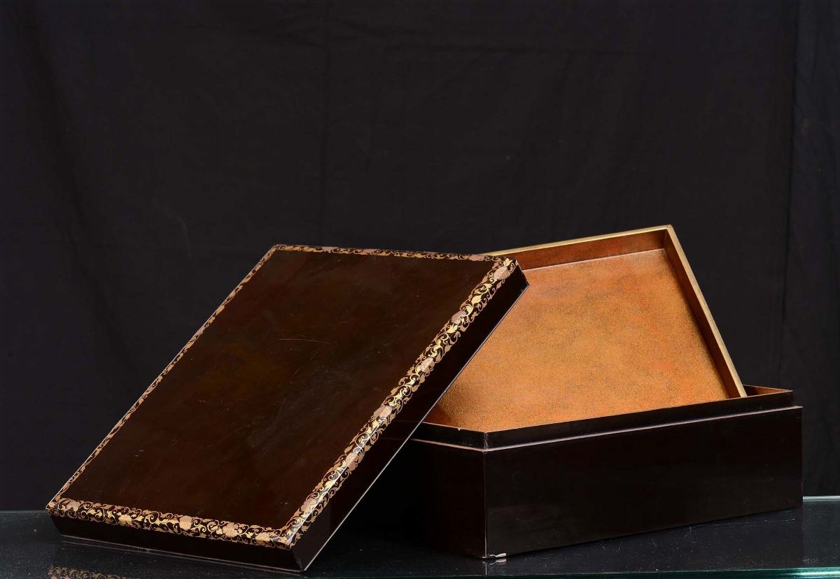 Scatola in Legno Laccato Nero. Giappone Fine XIX Secolo