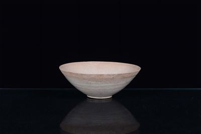Ciotola in Ceramica Celadon Decorata con Pesci sul Fondo, Cina XVIII Secolo