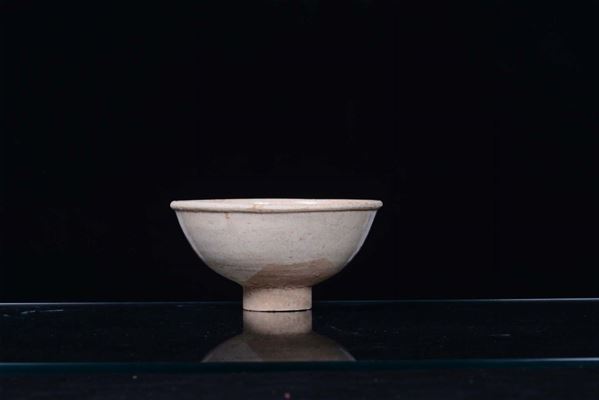 Ciotola in ceramica con piedino, Cina XVIII secolo