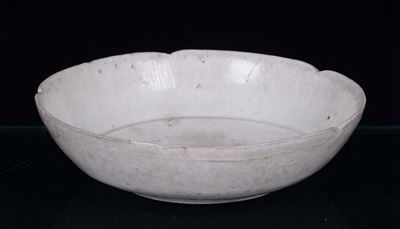 Ciotola in Ceramica con Bordo Lobato, Cina, XIX Secolo