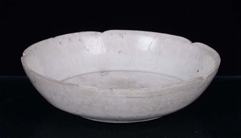 A ceramic bowl with lobed rim, China 19th century  - Auction Fine Chinese Works of Art - Cambi Casa d'Aste