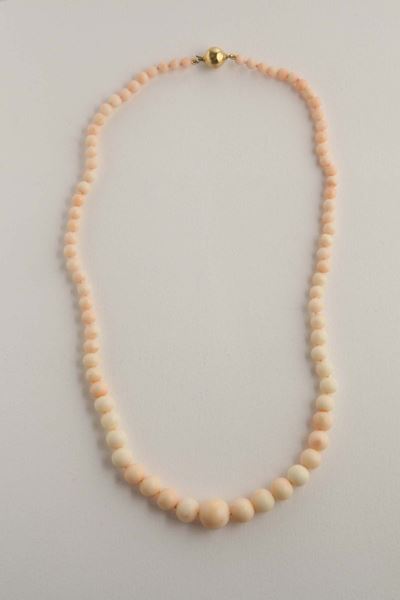 Collana con Boules Degradanti di Corallo Rosa Chiaro