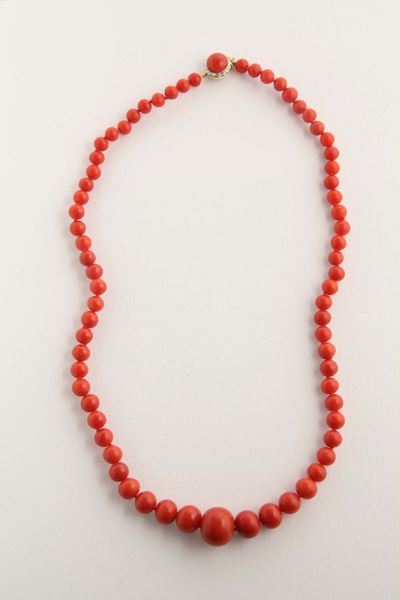Collana con Boules Degradanti di Corallo Rosso