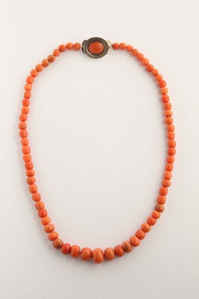 Collana con Boules Degradanti di Corallo Aranciato