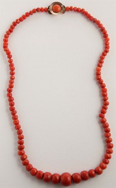 Collana con Boules Degradanti di Corallo Rosso