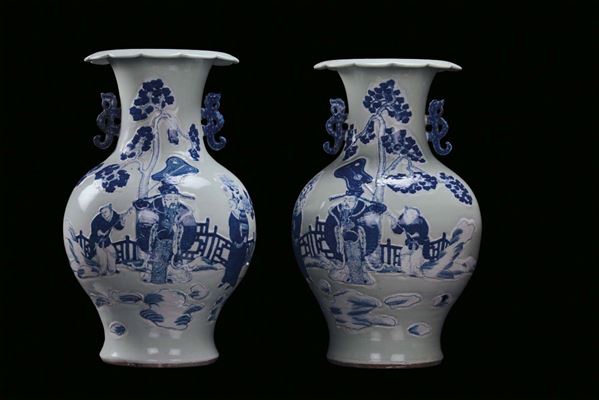 Due vasi in porcellana celadon con decoro a figure in blu, Cina XX secolo