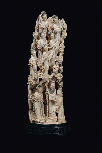 Gruppo in Avorio Scolpito con Albero della Vita e Personaggi, Cina, Dinastia Qing, Fine XIX Secol...