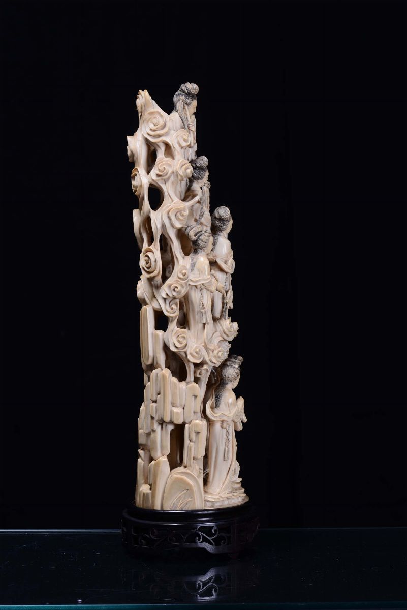 Gruppo in Avorio Scolpito con Albero della Vita e Personaggi, Cina, Dinastia Qing, Fine XIX Secol...