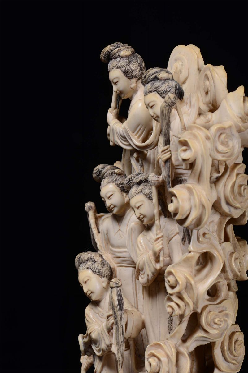 Gruppo in Avorio Scolpito con Albero della Vita e Personaggi, Cina, Dinastia Qing, Fine XIX Secol...