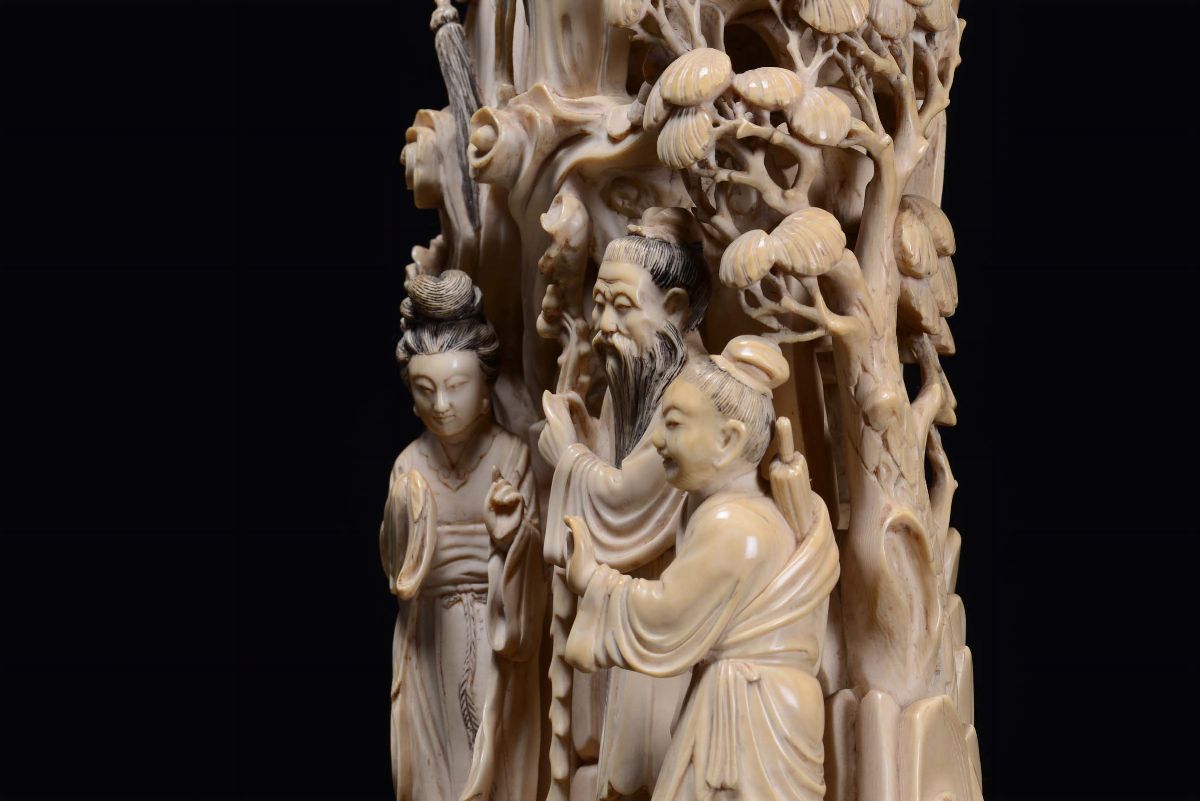 Gruppo in Avorio Scolpito con Albero della Vita e Personaggi, Cina, Dinastia Qing, Fine XIX Secol...