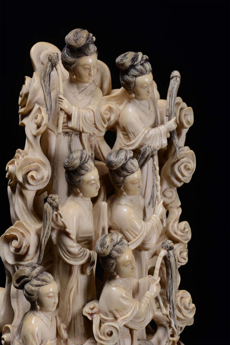 Gruppo in Avorio Scolpito con Albero della Vita e Personaggi, Cina, Dinastia Qing, Fine XIX Secol...