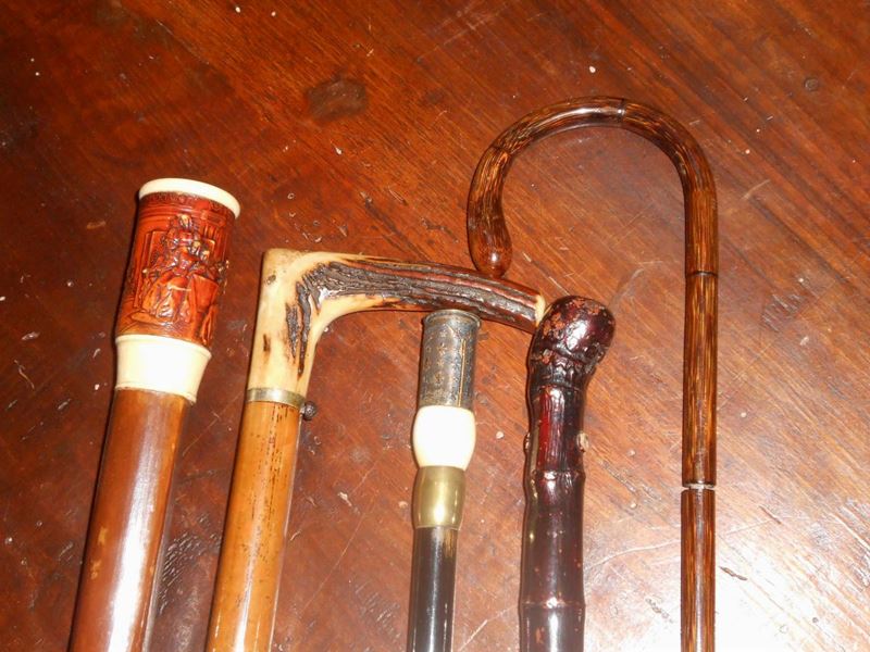 Lotto di cinque bastoni da passeggio  - Asta Arredi e Oggetti d'Arte da Importanti Collezioni Private - Cambi Casa d'Aste