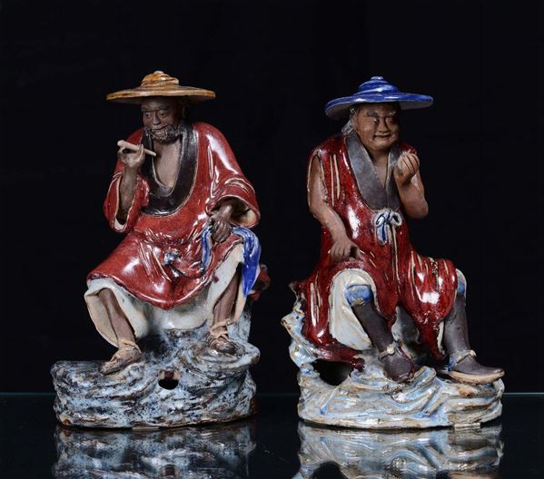 Coppia di sculturine in porcellana policroma raffiguranti personaggi, Cina XX secolo