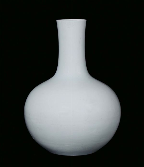 A large white porcelain vase, China, Qing Dynasty, second half 19th century