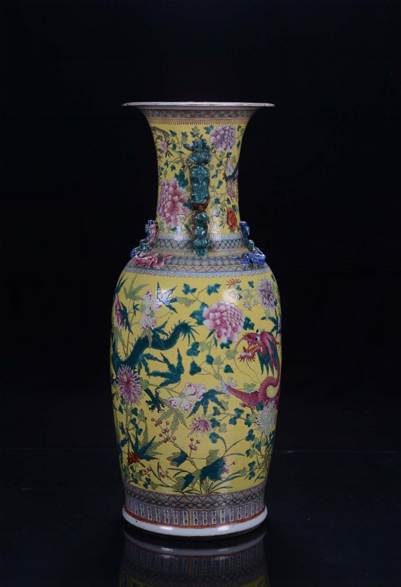 Grande Vaso in Porcellana a Fondo Giallo, Cina, Dinastia Qing, XIX Secolo