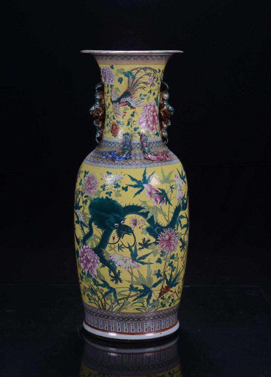 Grande Vaso in Porcellana a Fondo Giallo, Cina, Dinastia Qing, XIX Secolo