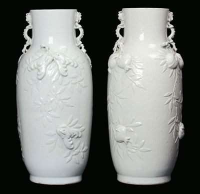 Coppia di Vasi in Porcellana Blanc De Chine, Cina, Dinastia Qing, XIX Secolo
